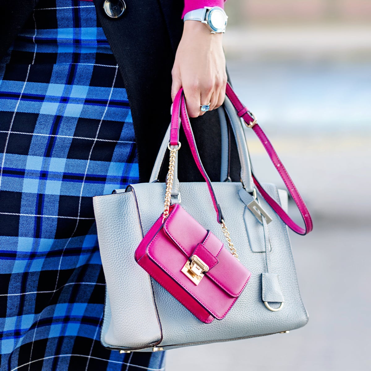 Frau mit Designerhandtasche